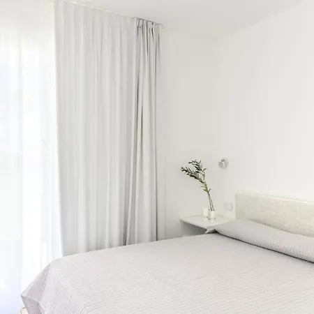 Stunning Capo Falcone Charming B4 Sleeps 4 Persons Num 5090 Stintino