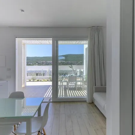 Stunning Capo Falcone Charming B4 Sleeps 4 Persons Num 5090 * Stintino